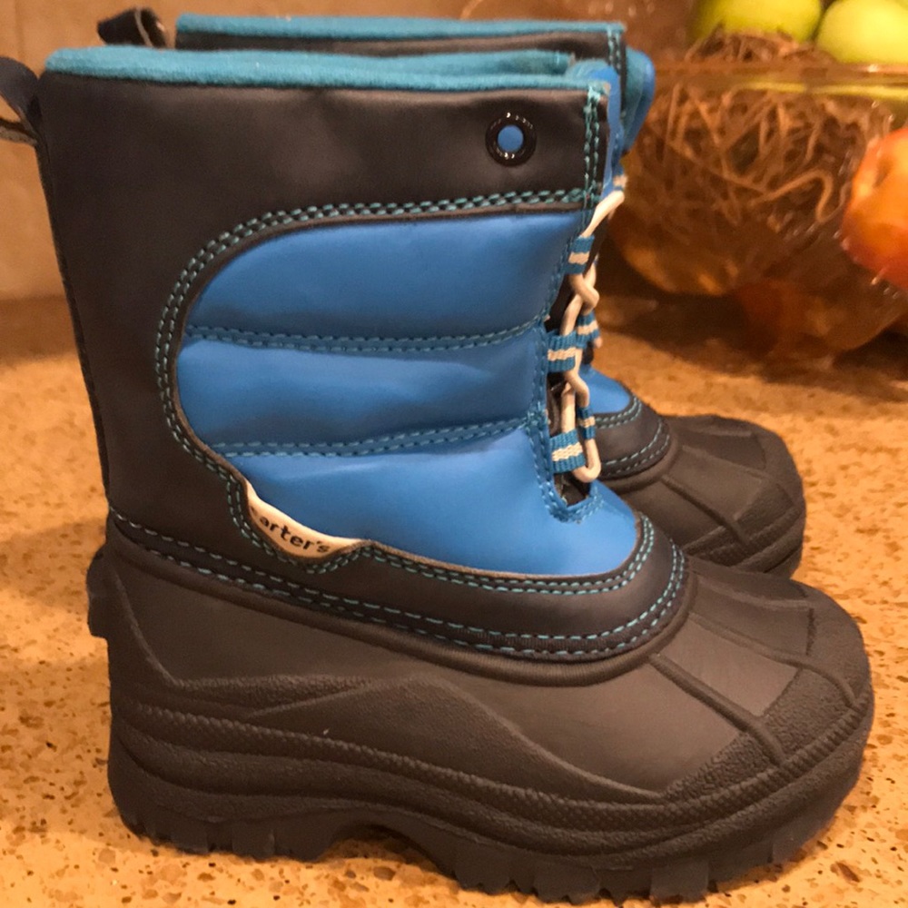 Carter’s snow boots size 7 - Picture 2 of 8